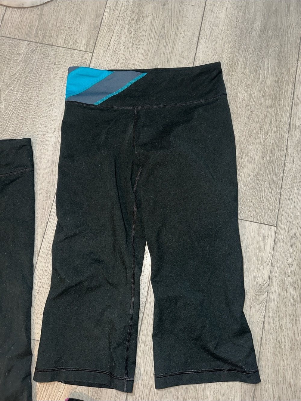 Under amour Black Active Leggings pink, teal and black size medium (3) - Picture 4 of 9
